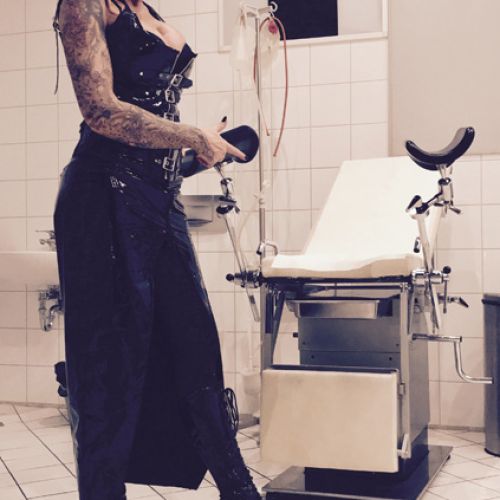 Galeriebild 21 von Bizarrärztin Domina Liane