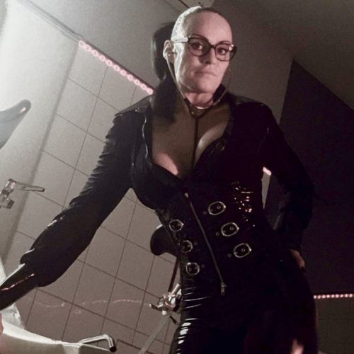 Galeriebild 17 von Bizarrärztin Domina Liane