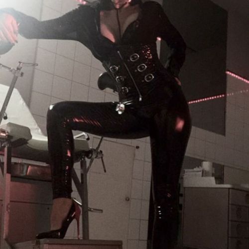 Galeriebild 10 von Bizarrärztin Liane