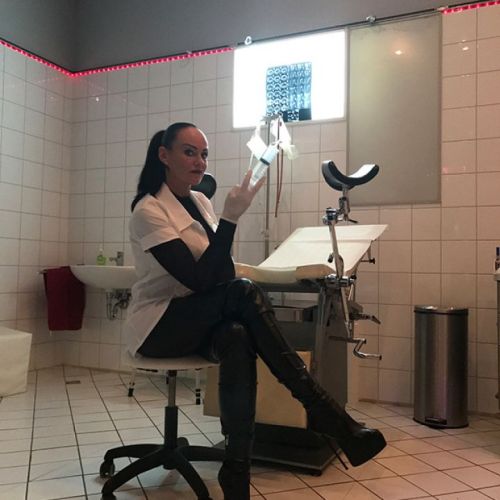 Galeriebild 8 von Bizarrärztin Liane