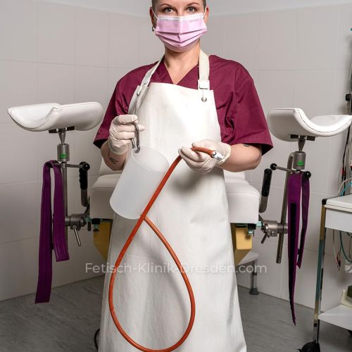 Galeriebild 6 von (Latex) Schwester Luva