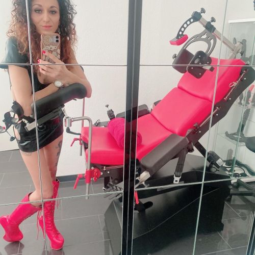 Galeriebild 1 von Lady Frau Dr. Sam